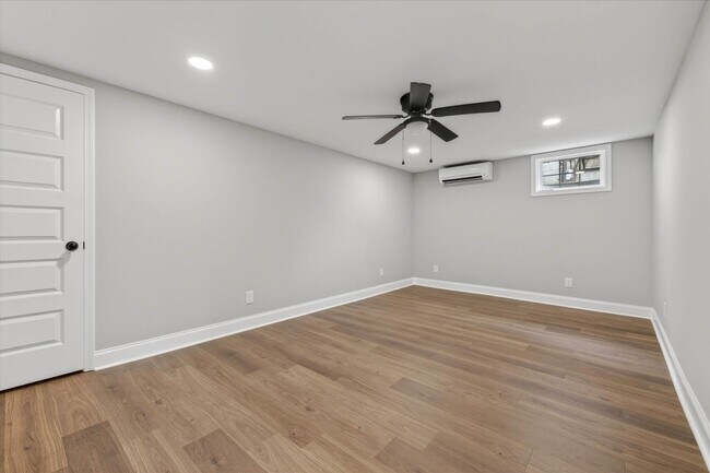 Building Photo - 221 Clearview Dr