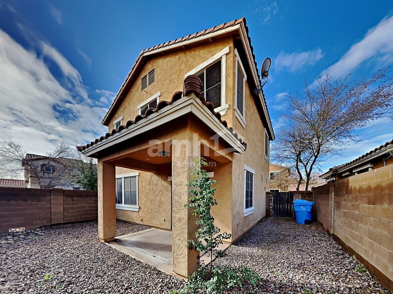 Building Photo - 3860 E Flower St