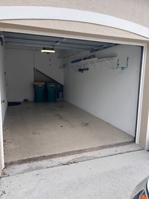 Garage - 343 Dover Pl