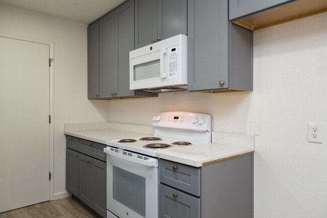 Building Photo - Goldenwood