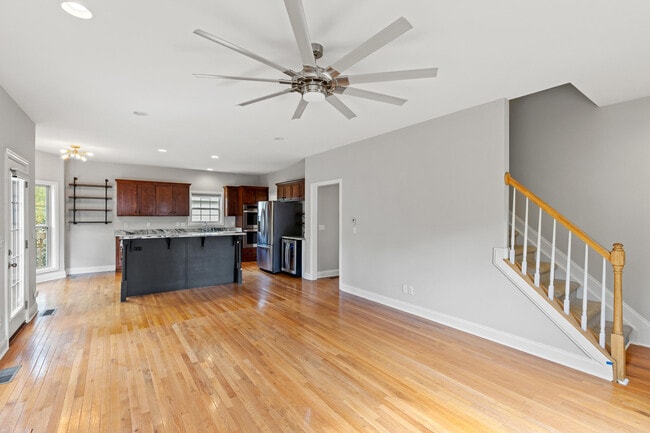 Building Photo - 2505 Eastway Dr