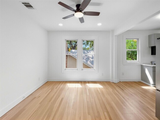 Building Photo - 4014 Avenue D