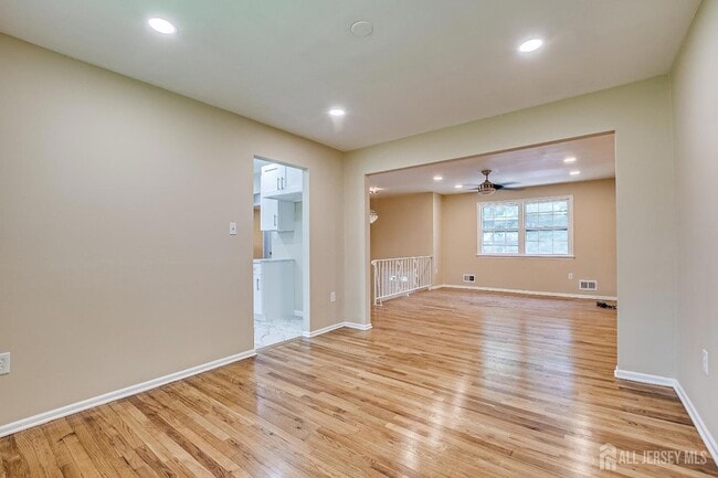 Building Photo - 5 Pelmont Pl