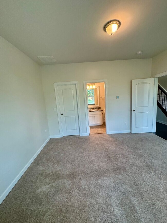 Beautiful 3BR/3.5BA Townhome in Rea Farms 7937 Reunion Row Dr