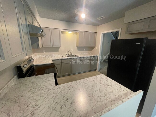 Building Photo - 4702 Walden Pond Dr