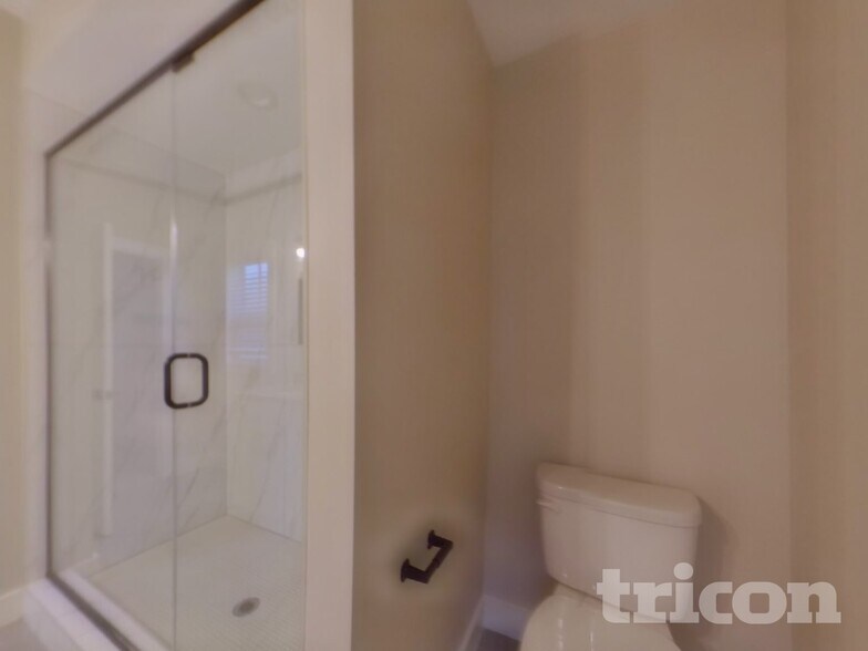 Building Photo - 3047 Ridge Ave