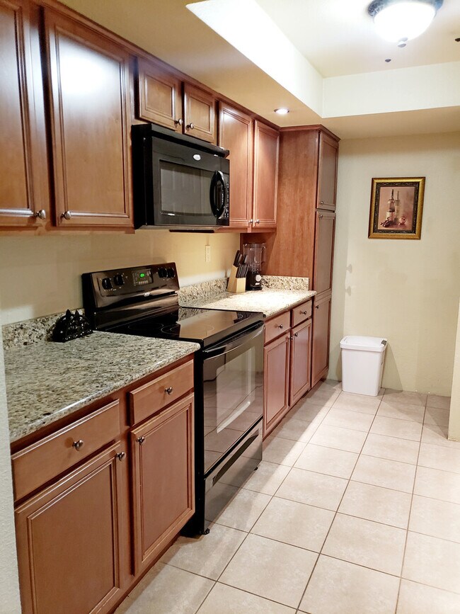 Building Photo - Furnished Scottsdale One Bedroom Condo For...