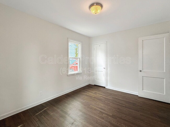Building Photo - 1039 Kentwood Dr NE