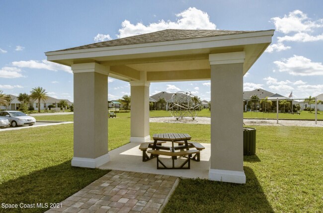 Building Photo - Loren Cove Villa