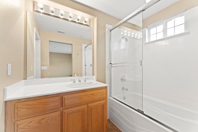 Building Photo - PEACEFUL & CONVENIENT TOWNHOME INCLUDES TW...