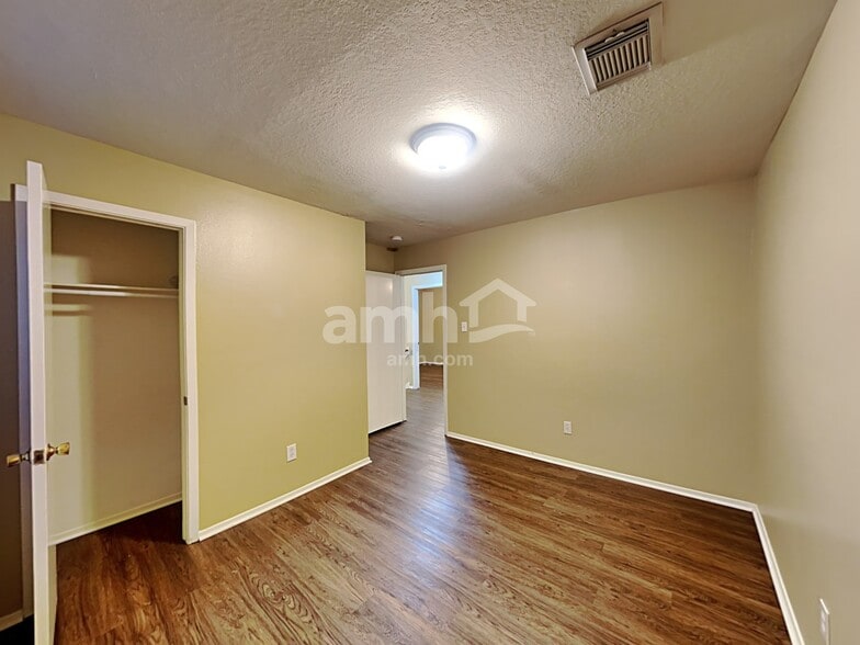 Building Photo - 6114 Elton Knolls St