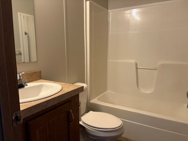 Building Photo - 2131 Windover Dr