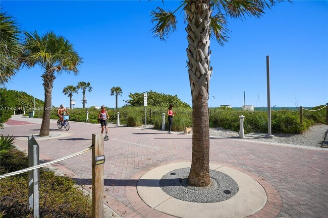 Building Photo - 5875 Collins Ave