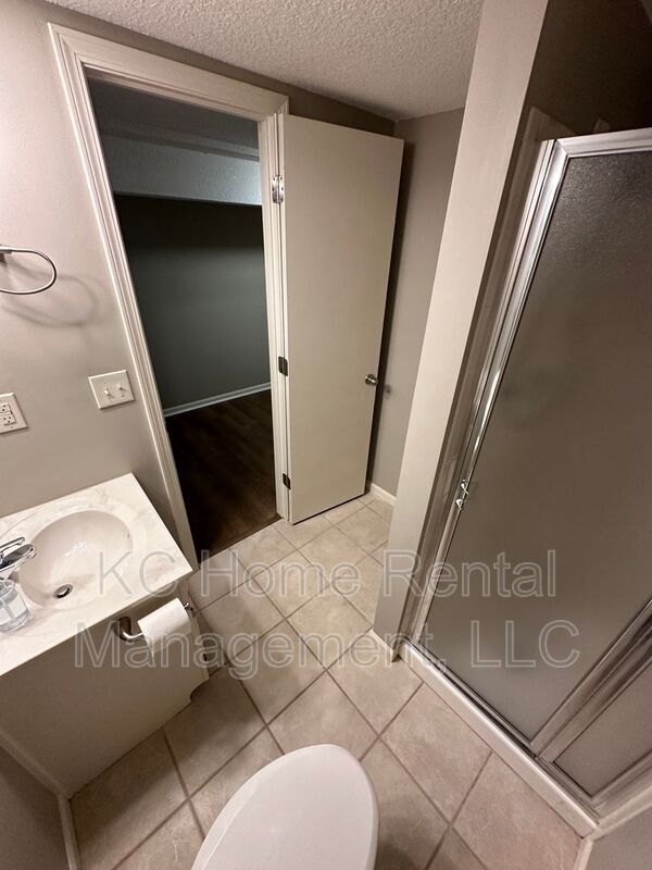 Building Photo - 8640 N Hull Ave