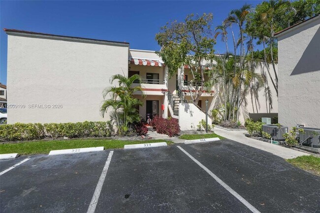Building Photo - 20160 NE 3rd Ct