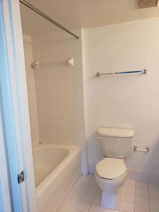 Building Photo - 2Bedroom, 2 Bath  in Laguana