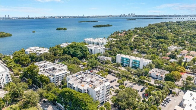 Building Photo - 650 NE 64th St