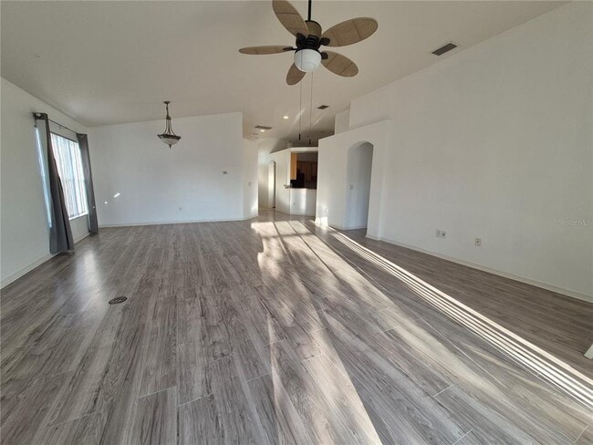Building Photo - 6833 Runner Oak Dr