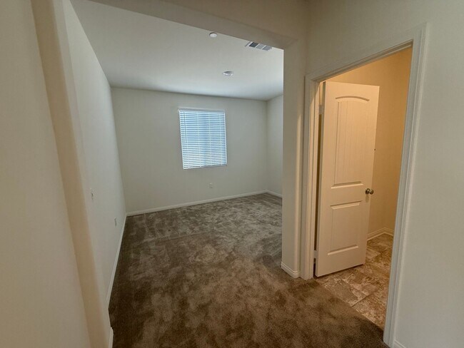 Building Photo - Victorville- New Richmond Home, 3 bedrooms...
