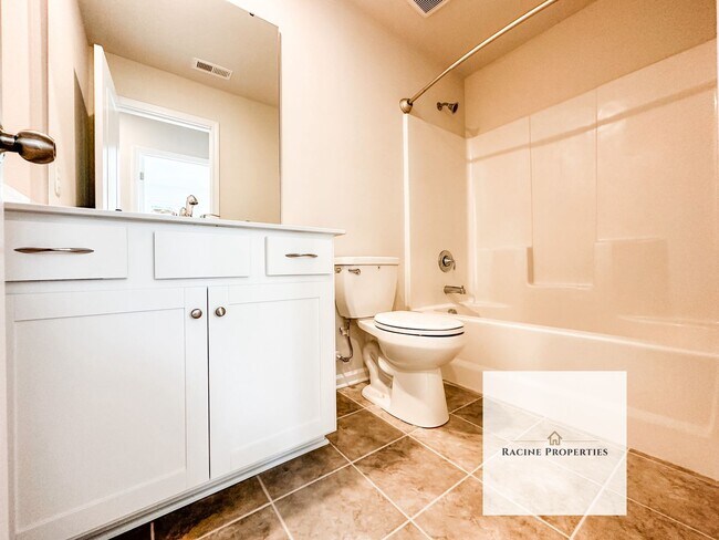 Building Photo - Beautiful new townhome available in Travelers Rest