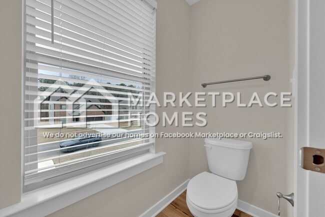 Building Photo - 170 Kings Wy