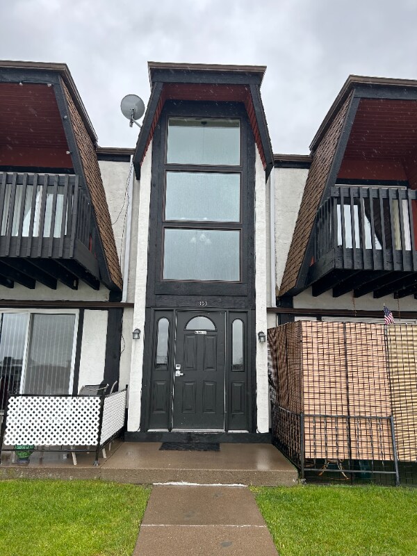 Building Photo - 300 14th Ave S