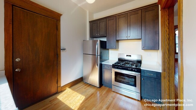 Building Photo - 3912 N Greenview Ave