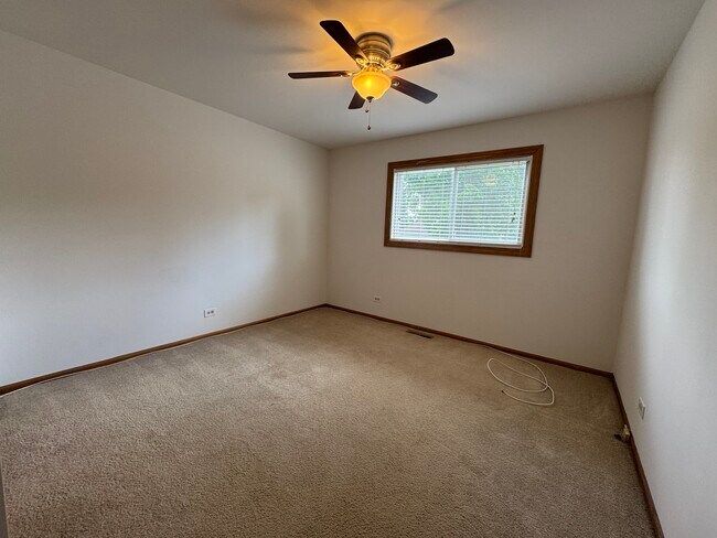 Building Photo - 26235 N Acorn Ln