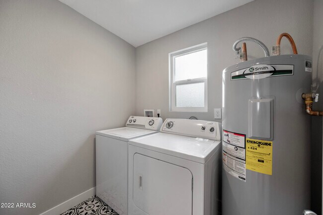 Building Photo - 402 N 73rd St