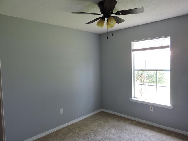 Building Photo - 215 Grand Prix Dr