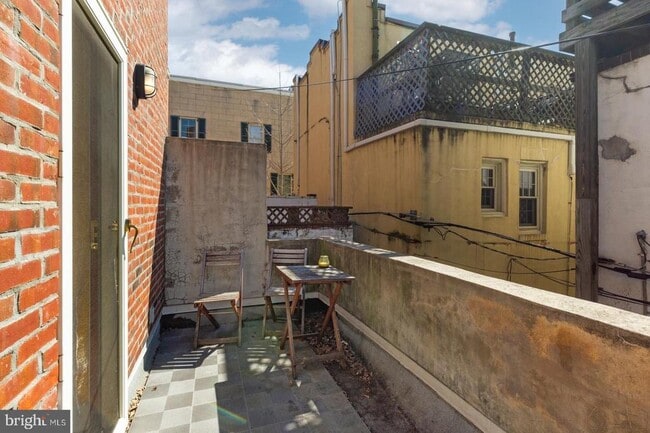 Building Photo - 928 Irving St