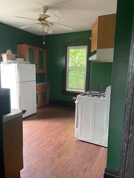 Kitchen - 6319 Monitor St