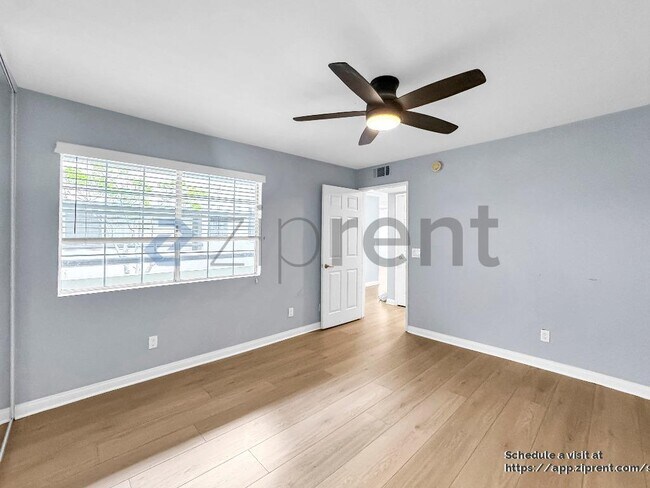 Building Photo - 5500 Owensmouth Ave