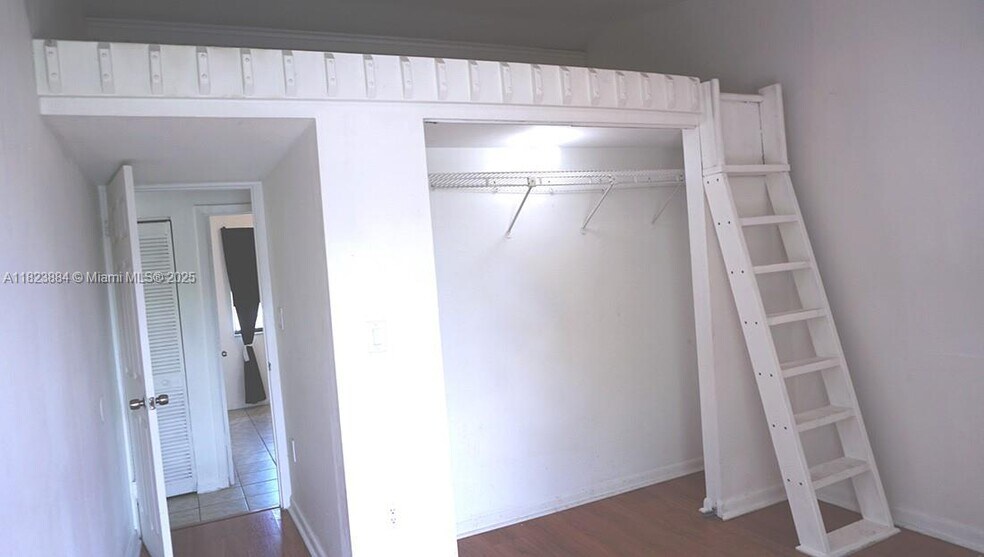 Building Photo - 1705 San Remo Cir