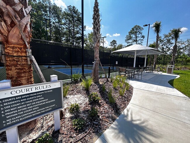 Building Photo - Brand New Pristine 4/3 minutes from River ...