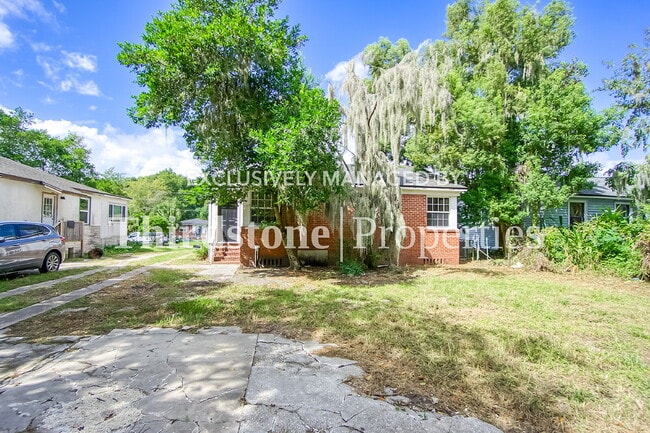 Building Photo - 8057 Oakwood St