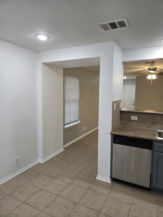 Building Photo - 210 Calixto Ct