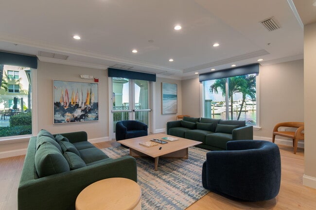 Building Photo - 804 E Windward Way