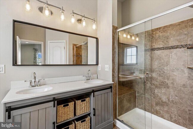 Building Photo - 402 Orchard Ridge Dr