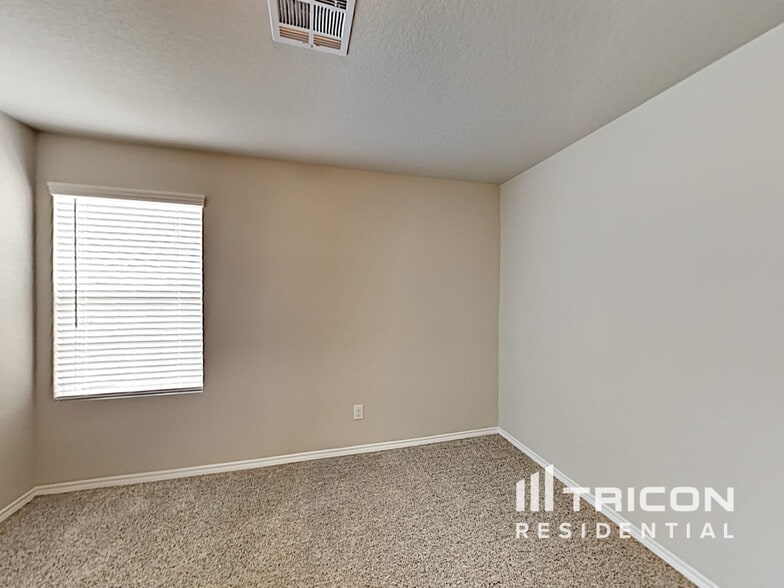 Building Photo - 2415 Marbach Woods