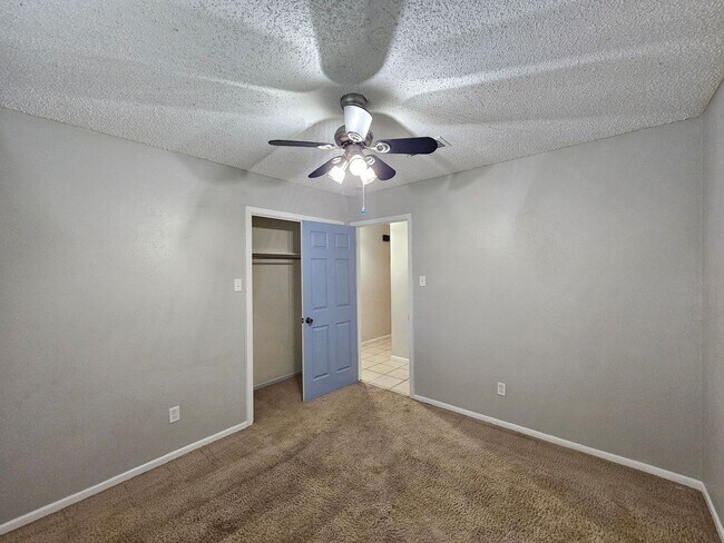 Building Photo - 2301 Zinnia Ct