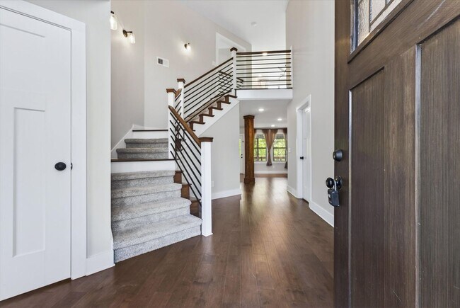 Building Photo - Pet Friendly Three Bedroom!