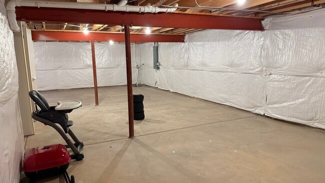 Building Photo - 1347 Tiger Lily Dr