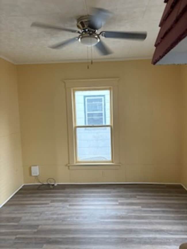 Building Photo - 3 BR house, garage, fenced yard