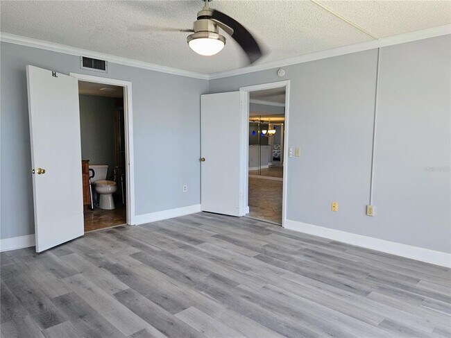 Building Photo - 7600 Sun Island Dr S