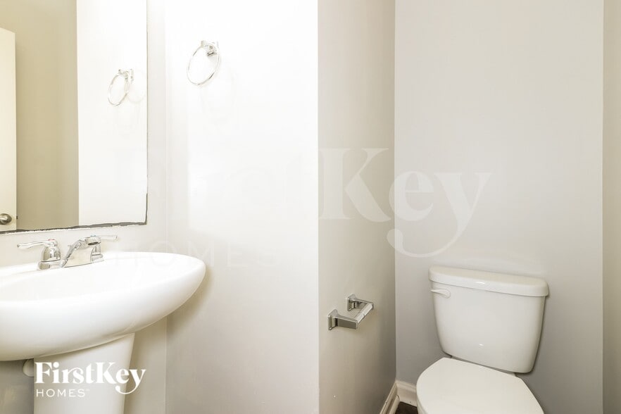 Building Photo - 639 Independence Ave