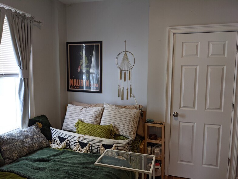 Building Photo - 113 W 3rd St