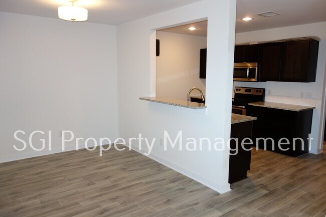 Building Photo - 931 Robineta Ln