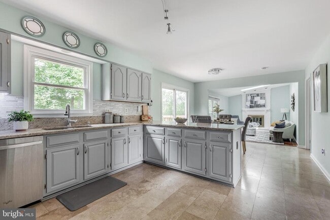Building Photo - 9815 Wintercress Ct