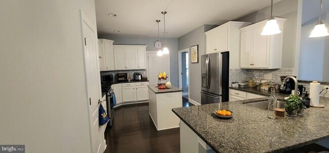 Building Photo - 18161 Emerson Way